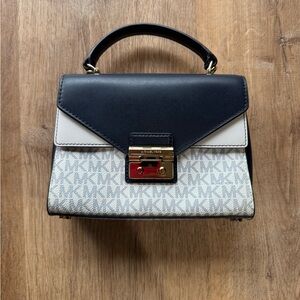 Michael Kors Small Signature Sloan